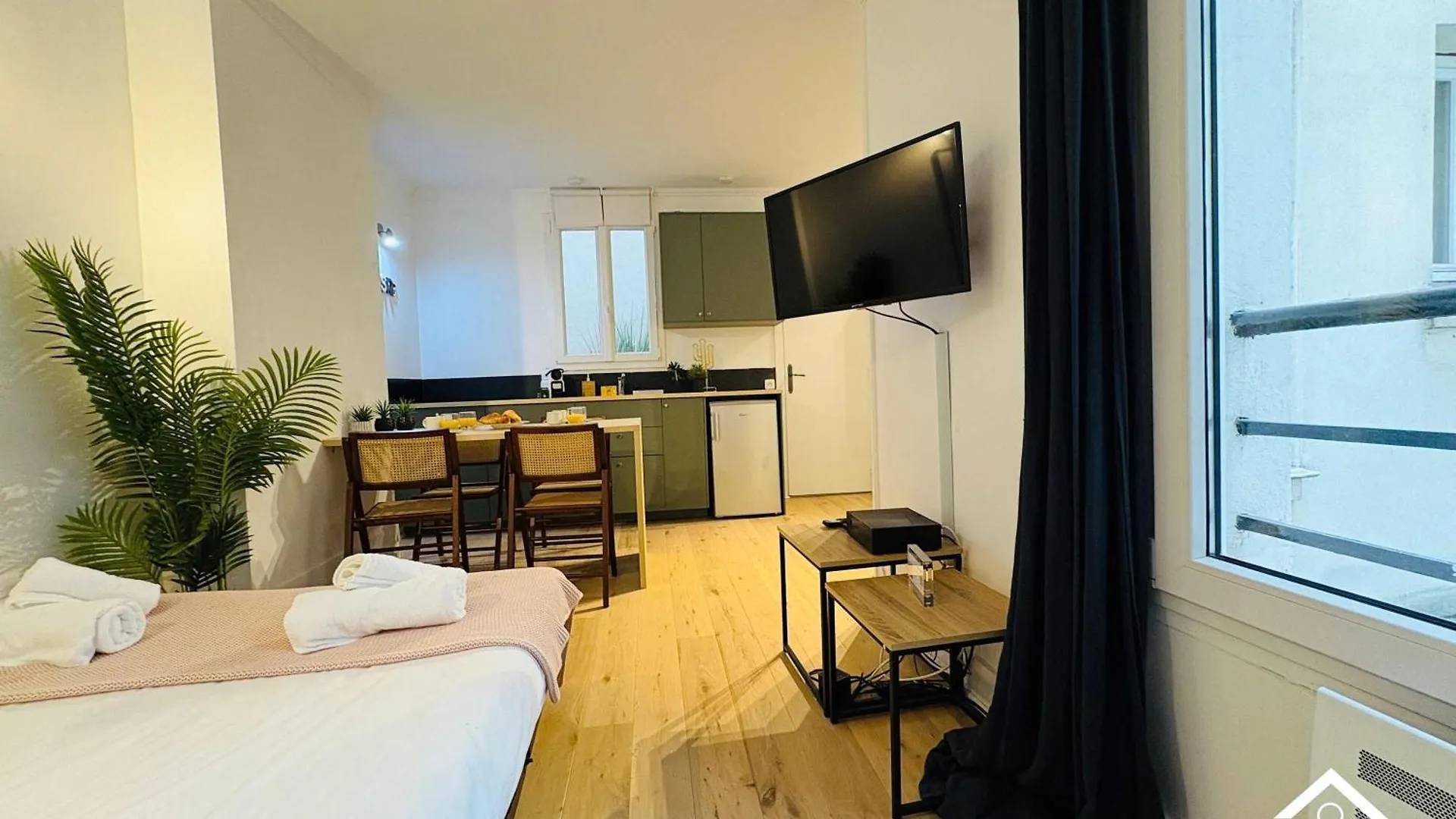 Eiffel Tower By Edelsam Apartment Paris 0*,  France