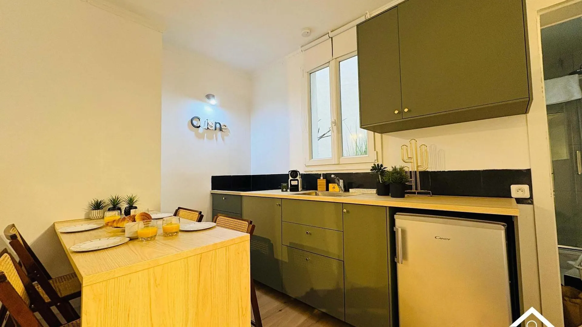 Eiffel Tower By Edelsam Apartment Paris France